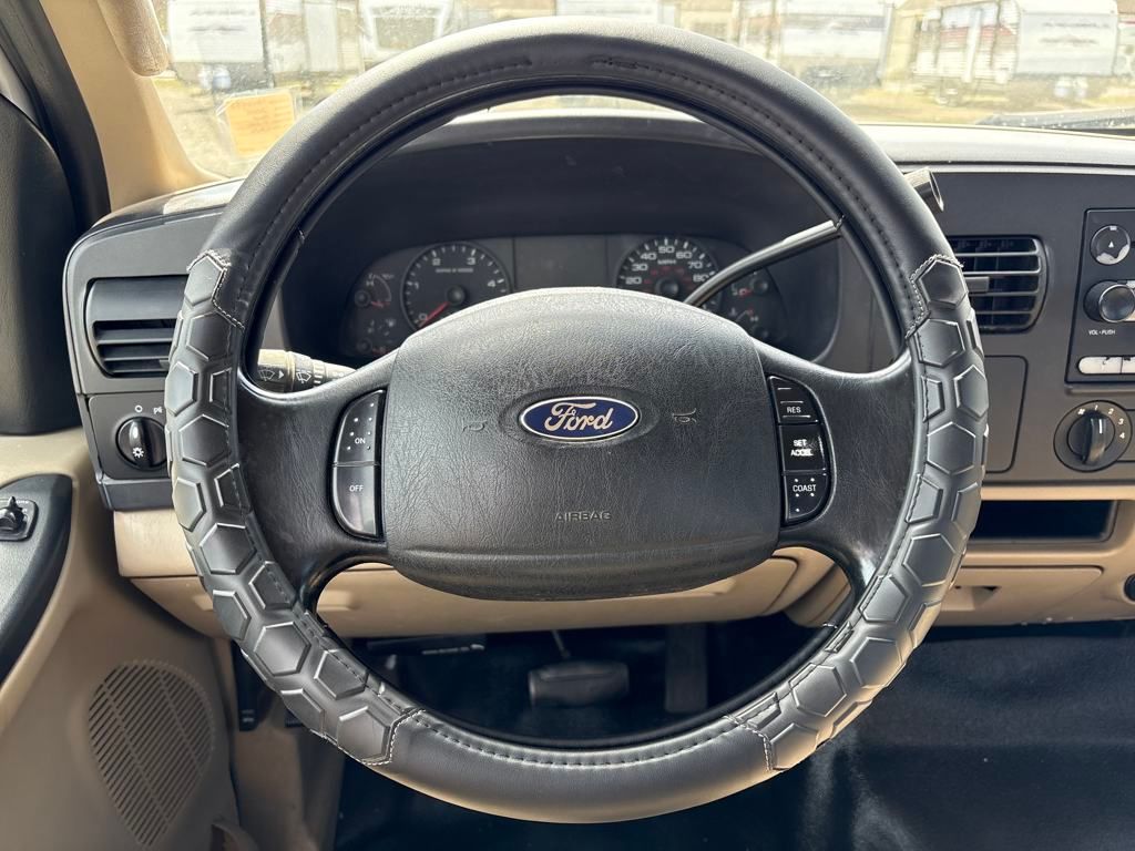 2005 Oxford White Ford Super Duty F-250 XLT 4X4 Truck