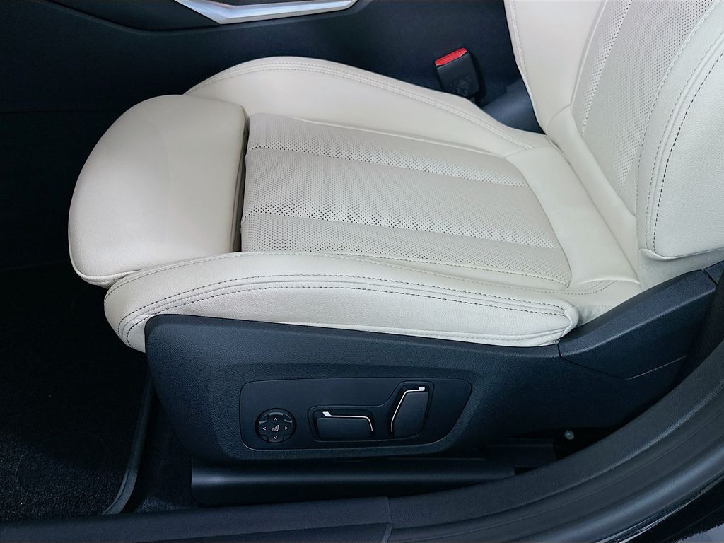 Thumbnail: 2026 BMW i4 - 21