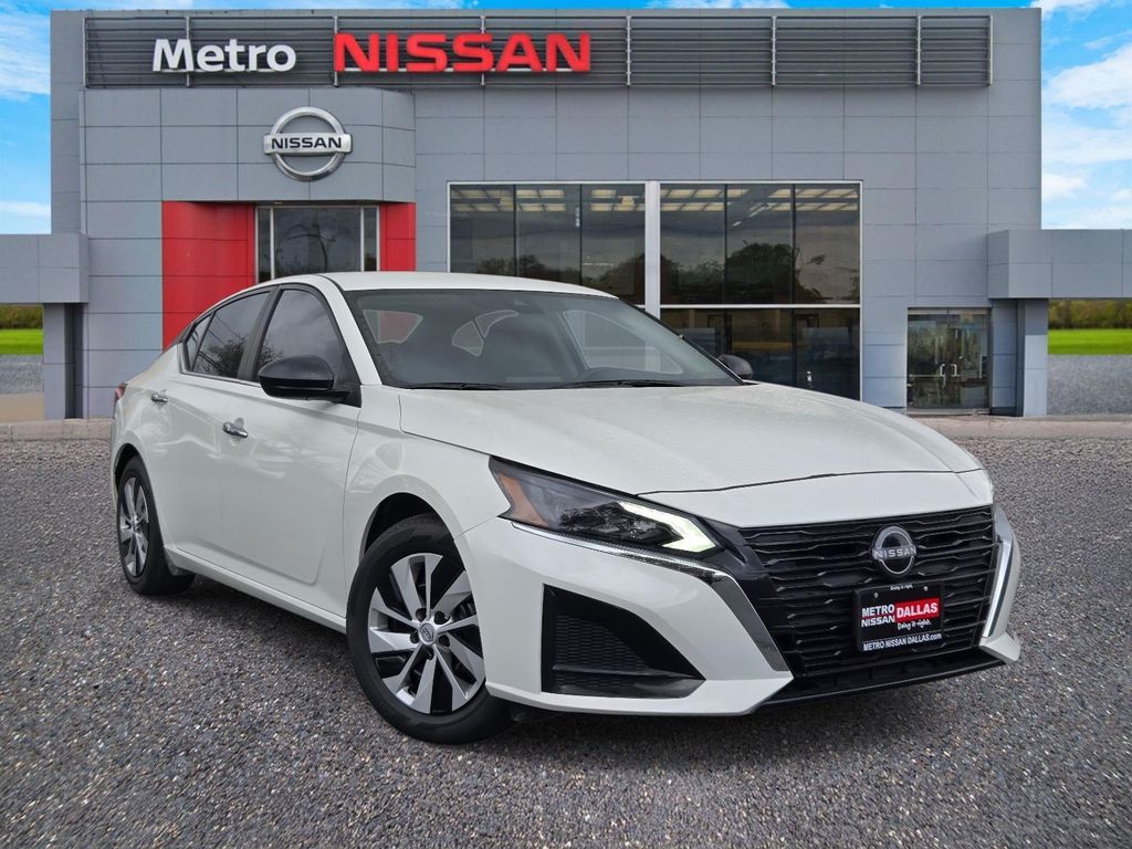 Glacier White 2025 Nissan Altima 2.5 S FWD Sedan Front-Wheel Drive Continuously Variable Transmission