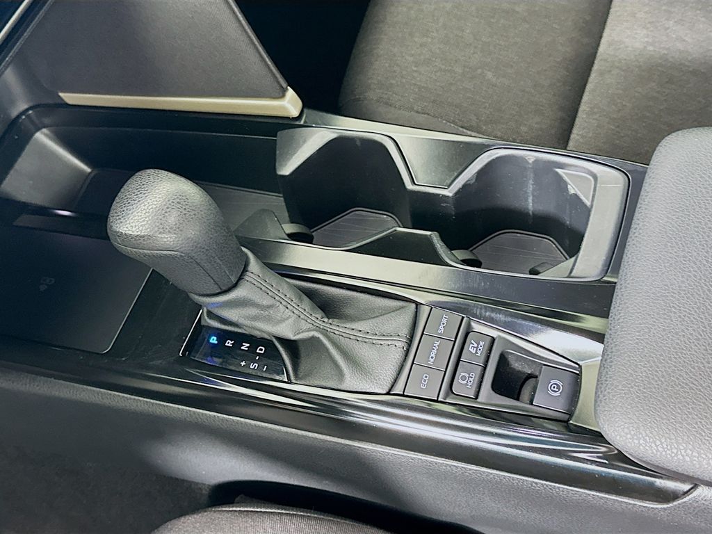 2025 Toyota Camry LE 17