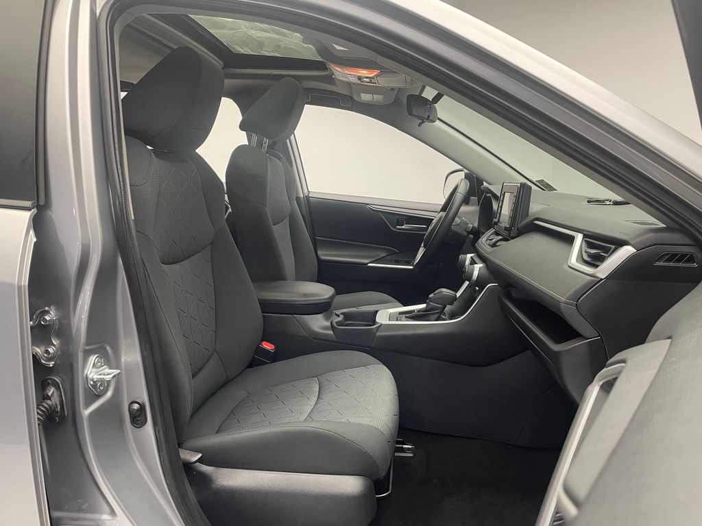 Thumbnail: 2020 Toyota RAV4 - 18