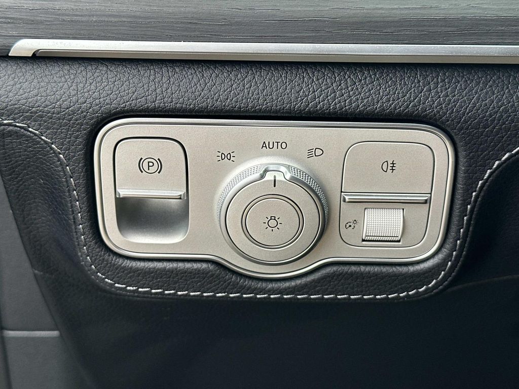 Thumbnail: 2026 Mercedes-Benz GLS - 30