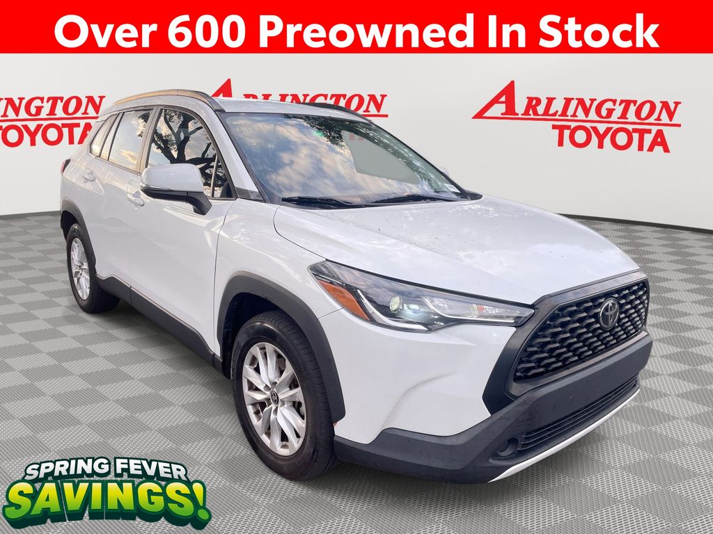 White (Wind Chill Pearl) 2022 Toyota Corolla Cross LE FWD SUV / Crossover Front-Wheel Drive Continuously Variable Transmission