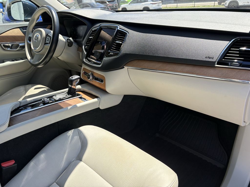 Used 2022 Denim Blue Metallic Volvo T6 Momentum image 30