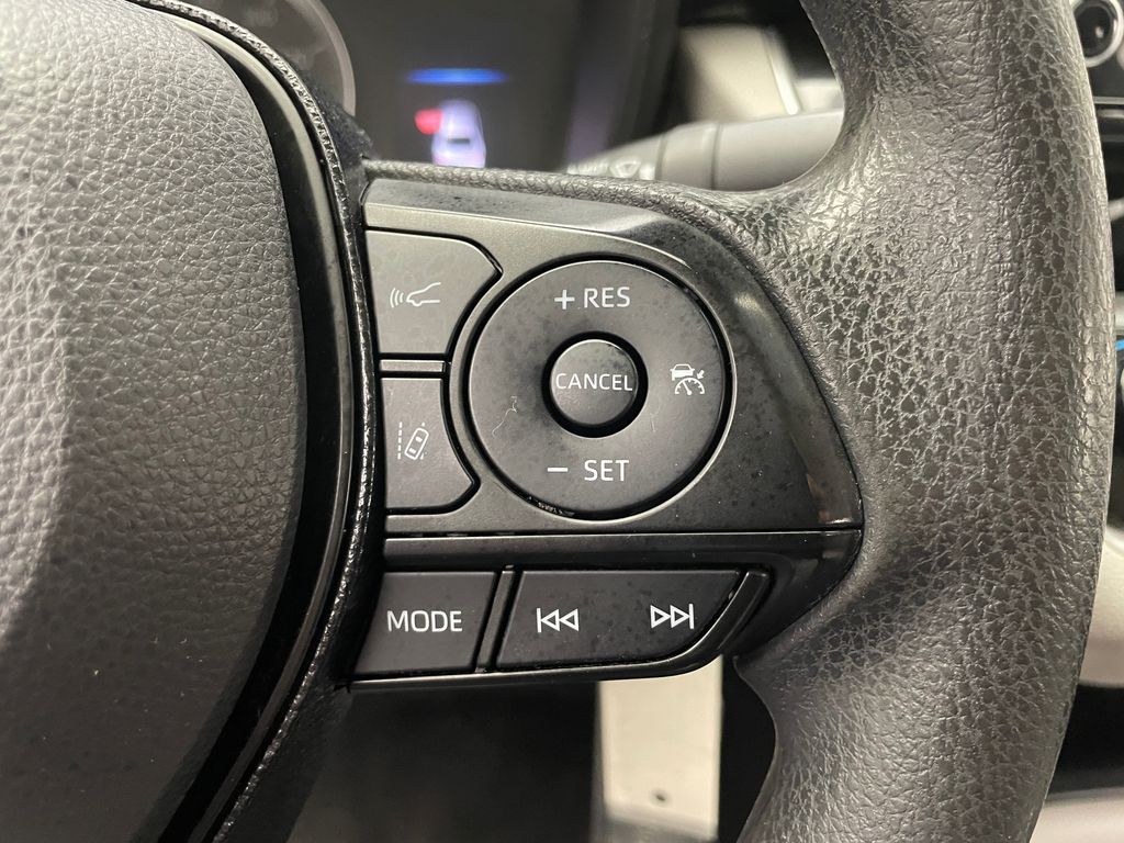 2020 Toyota Corolla LE 28