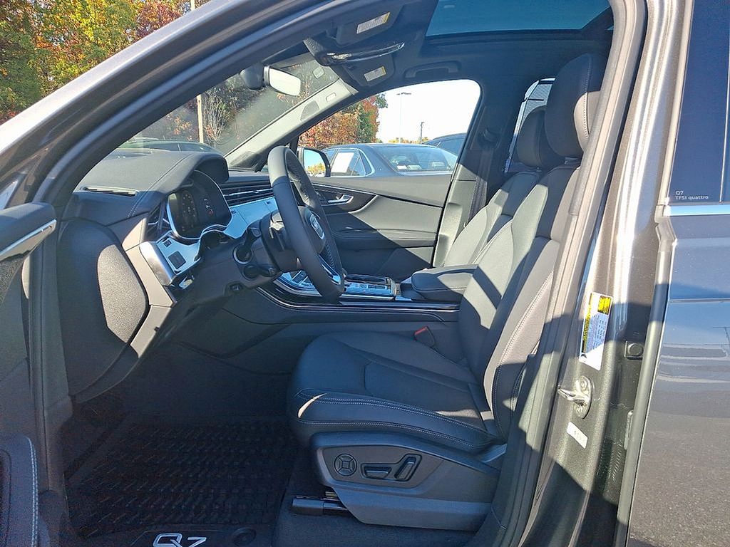 Thumbnail: 2025 Audi Q7 - 6