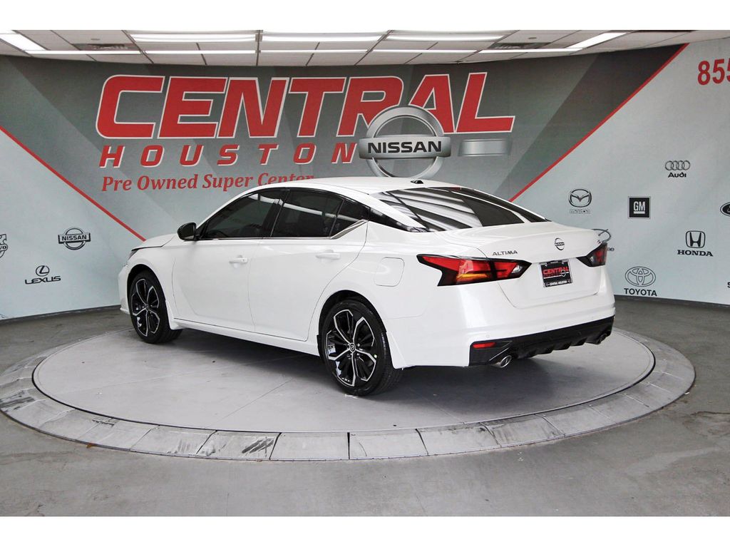 2026 Nissan Altima 2.5 SR White at Central Houston Nissan