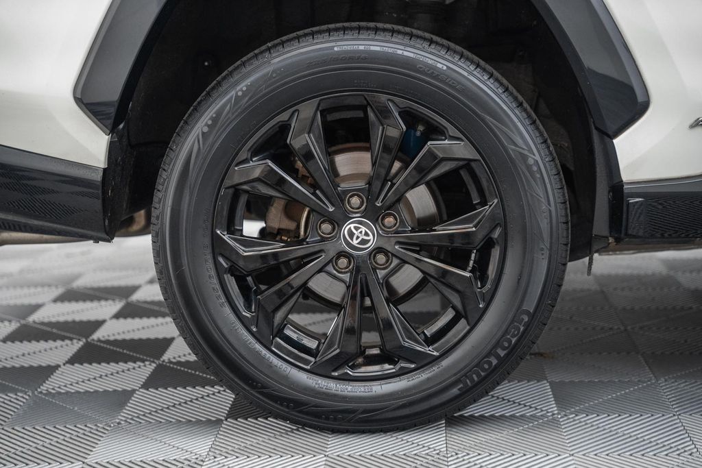 ToyotaRAV4 Hybrid18