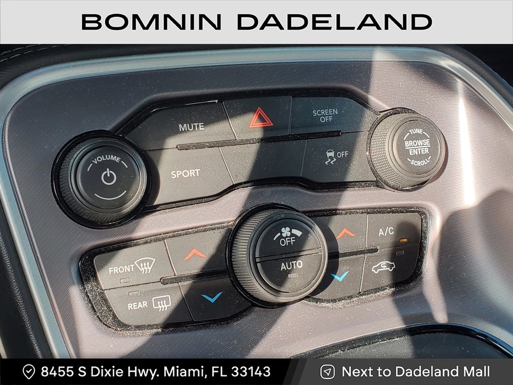 2019 Dodge Challenger SXT photo