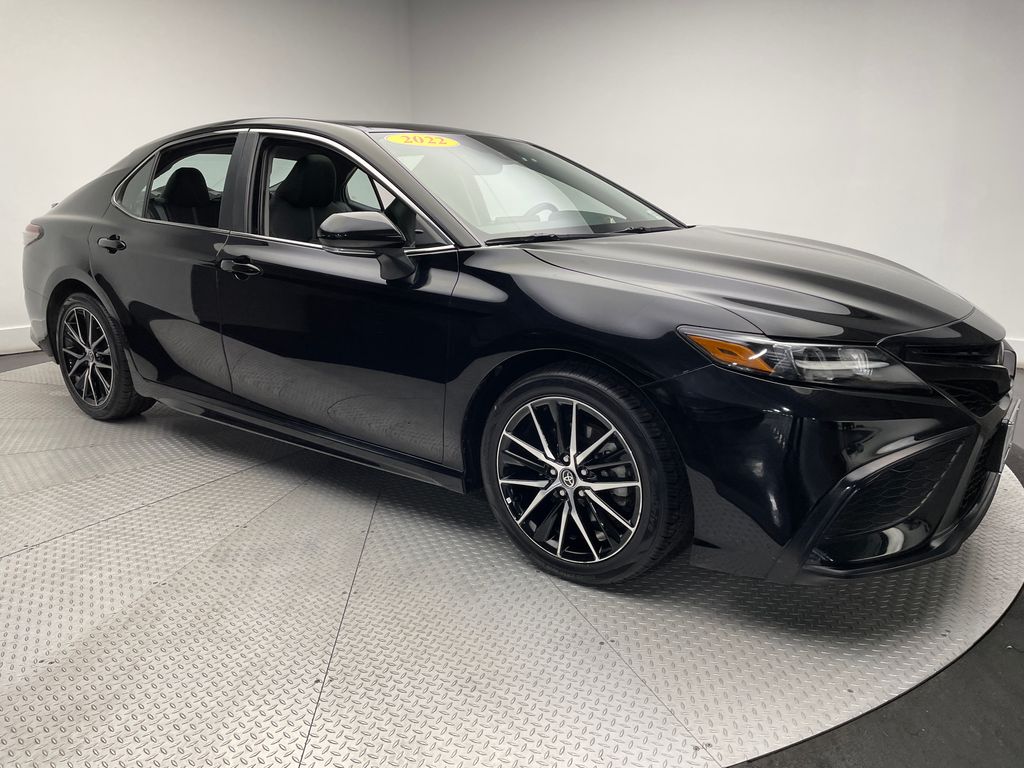 2022 Toyota Camry SE 3