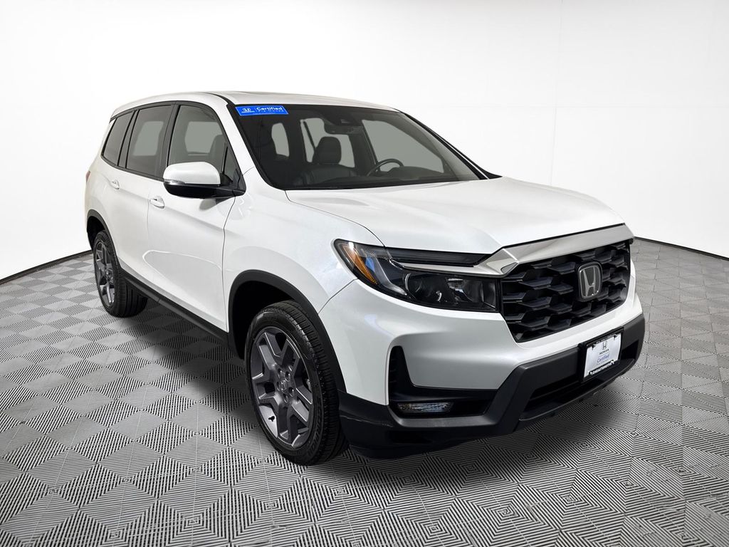 View vehicle photo 4