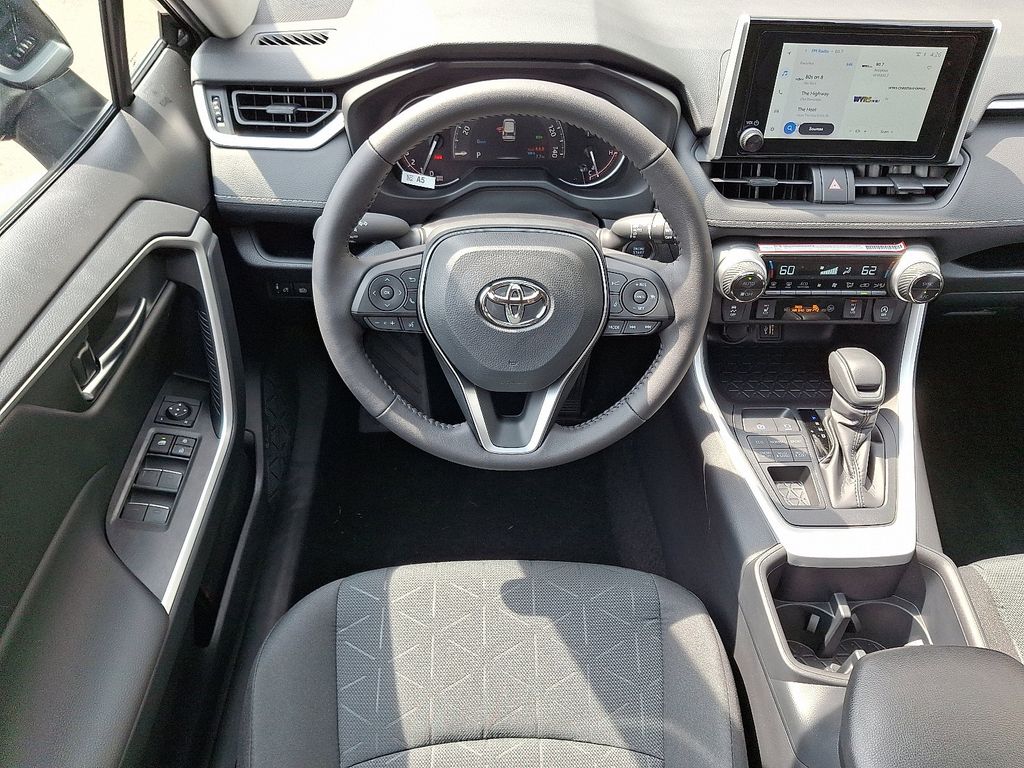2025 Toyota RAV4 XLE 7
