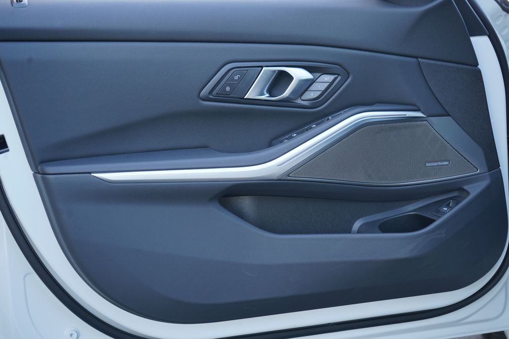 Thumbnail: 2026 BMW 3 Series - 10