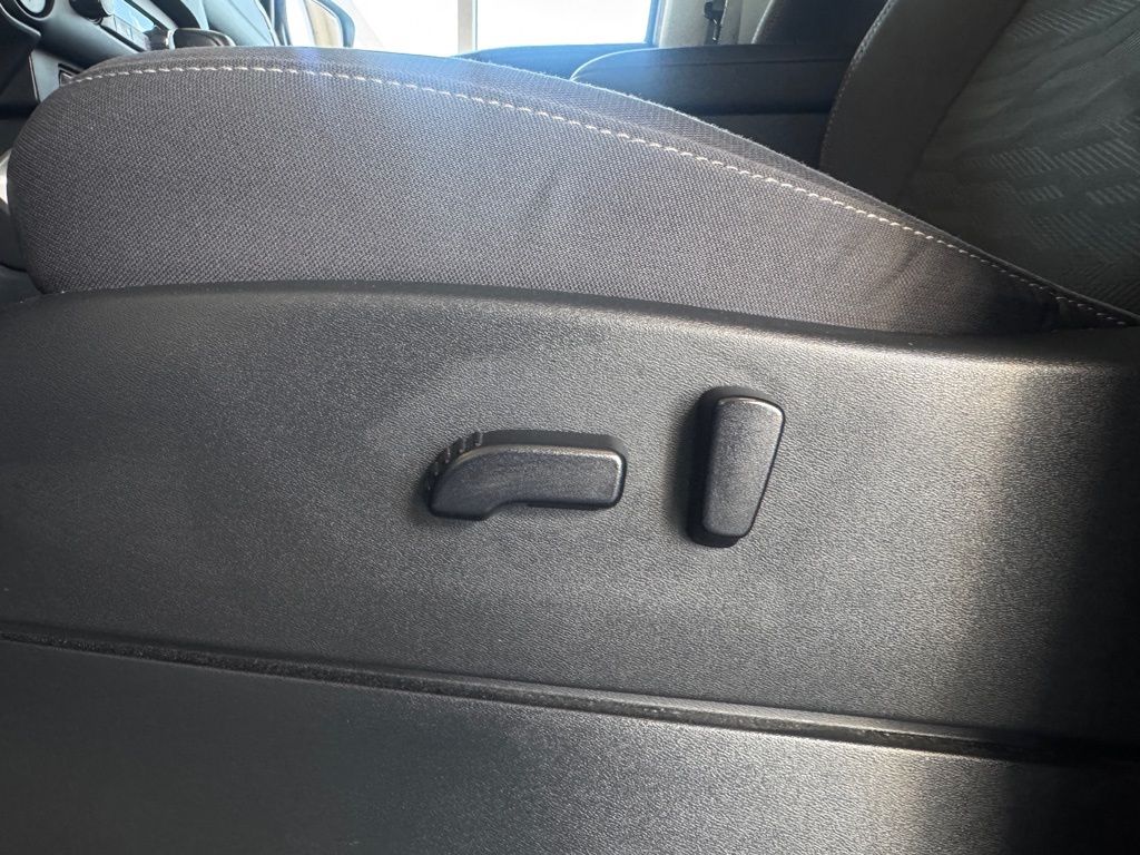 2023 Nissan Frontier SV - 8