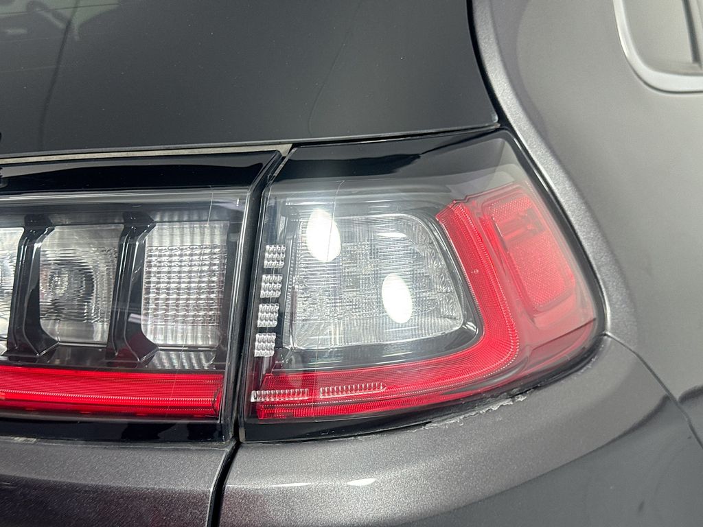 Used Car 2021 Jeep Cherokee  Latitude Plus For Sale Under $20,000 In Austin, Texas