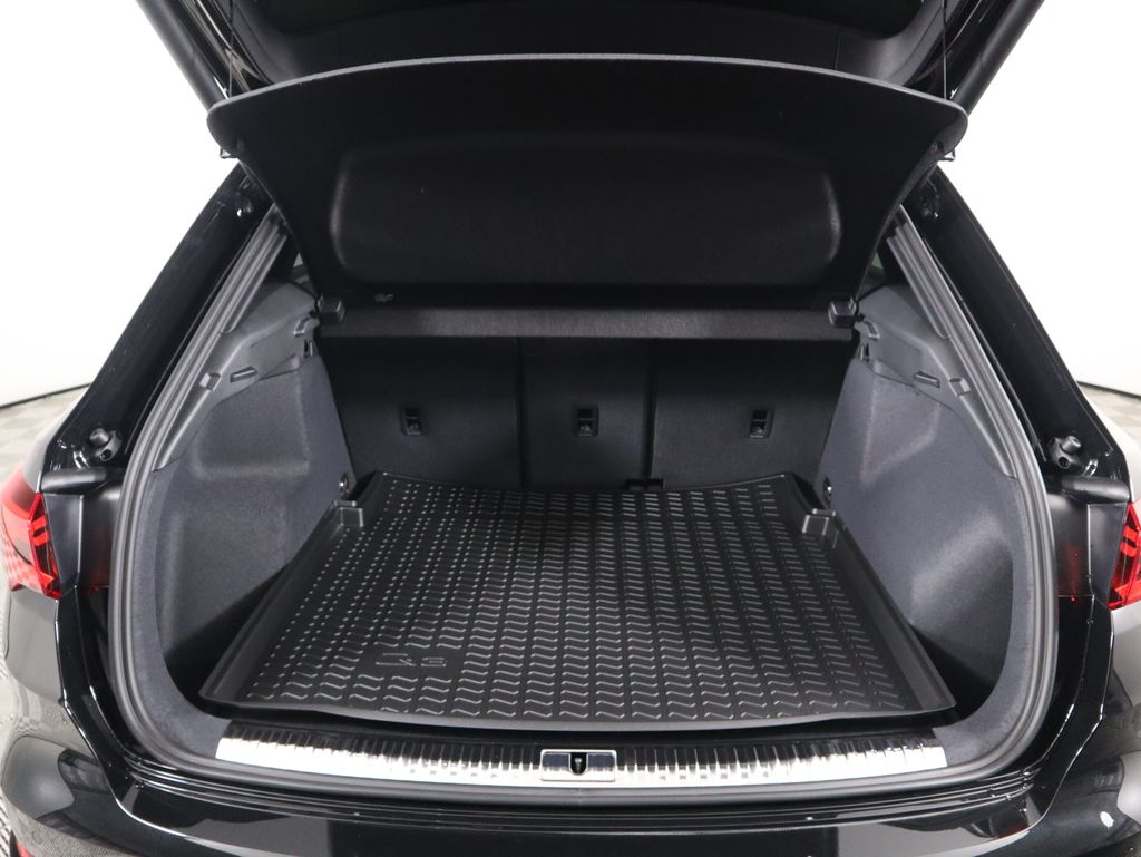 Thumbnail: 2025 Audi Q3 - 29