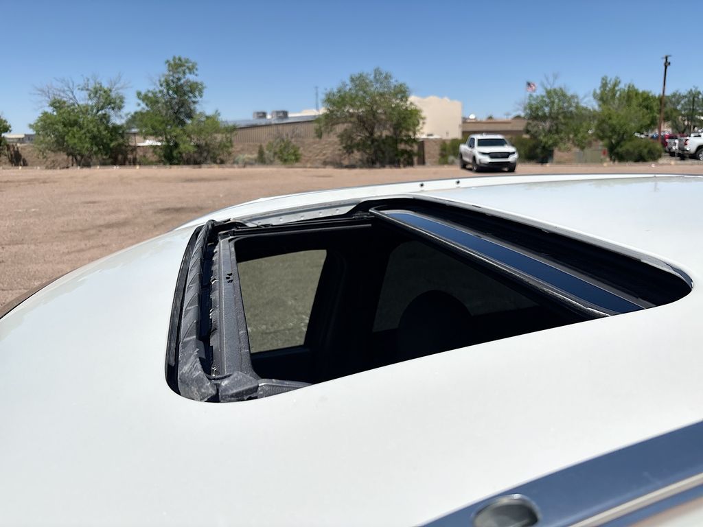 Used 2023 White Mazda Signature image 22