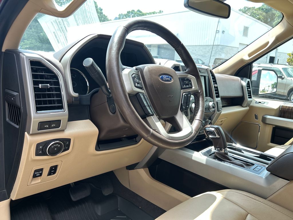 Used 2019  Ford Lariat image 8