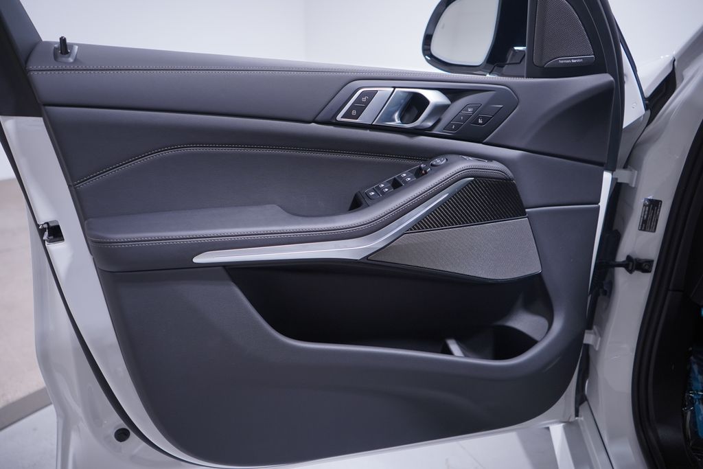 Thumbnail: 2026 BMW X5 - 10