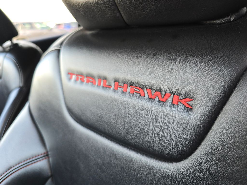 2019 Jeep Cherokee Trailhawk photo 22