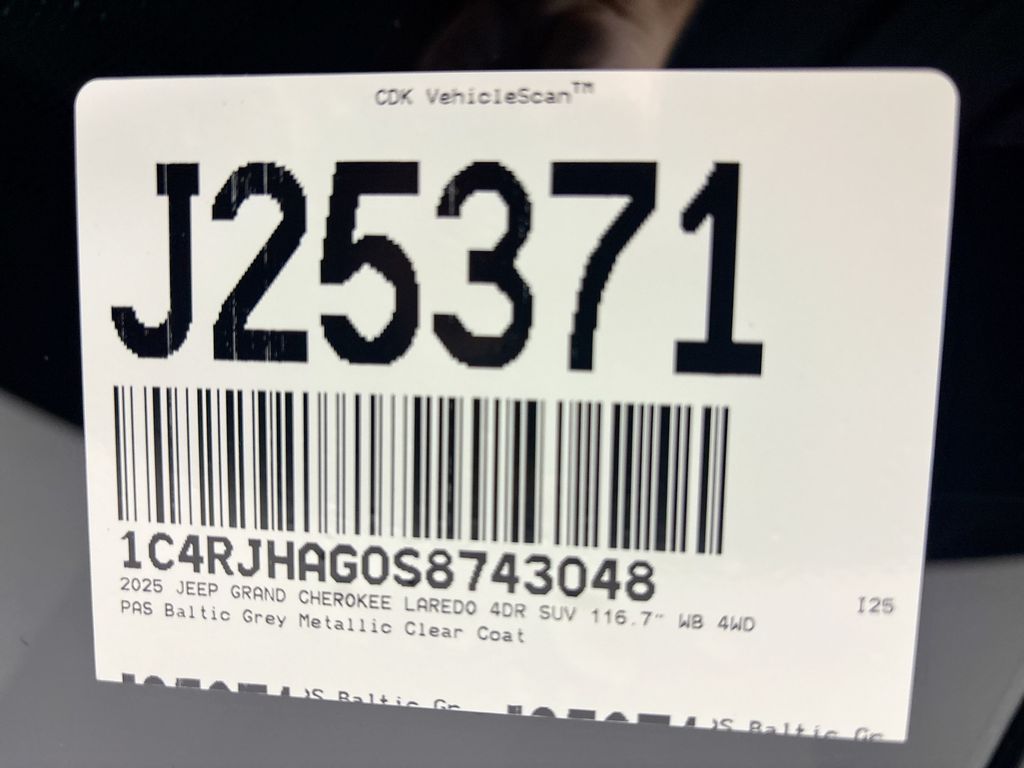 2025 Jeep Grand Cherokee Laredo