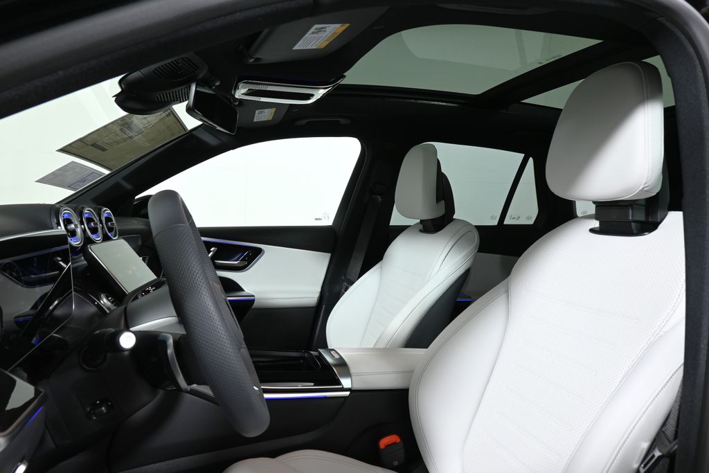 2025 Mercedes-Benz GLC 300 13