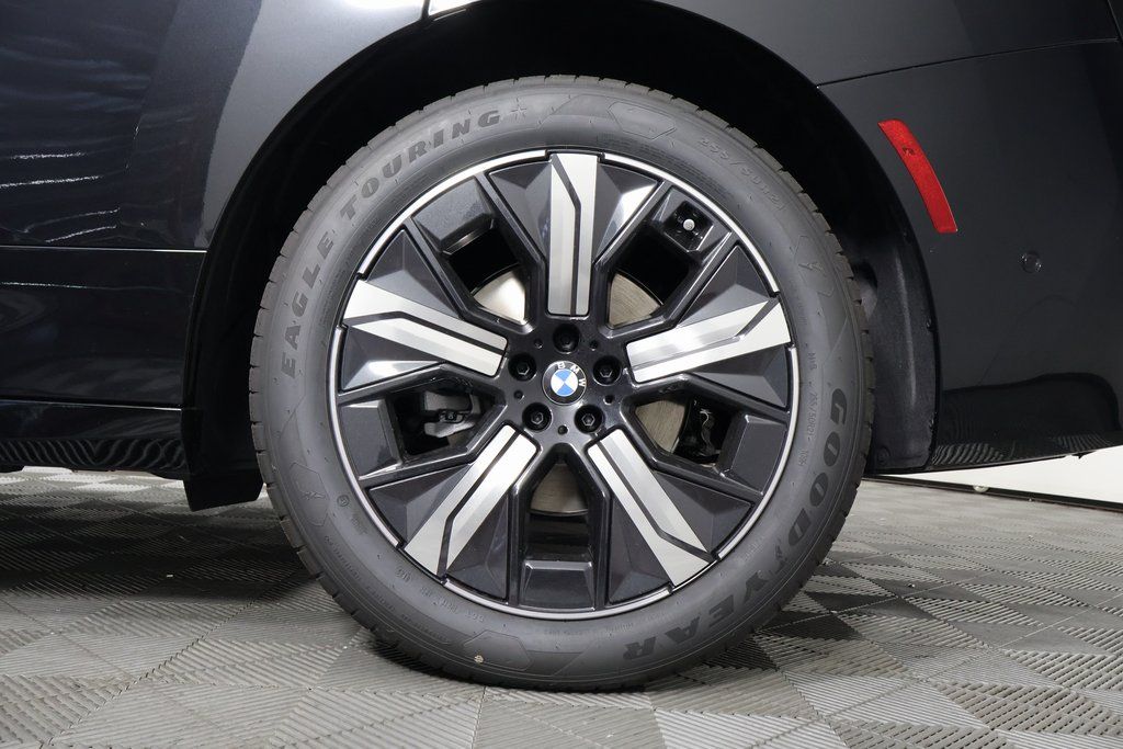 Thumbnail: 2026 BMW iX - 10