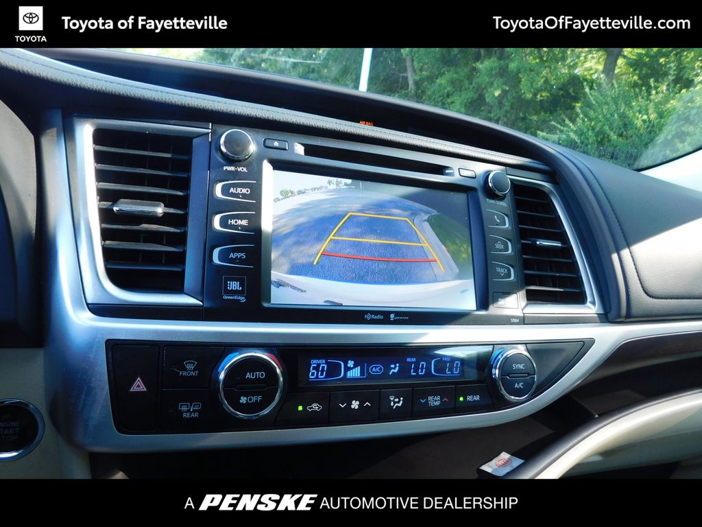 Thumbnail: 2015 Toyota Highlander - 7