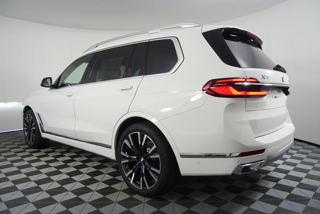Thumbnail: 2026 BMW X7 - 5