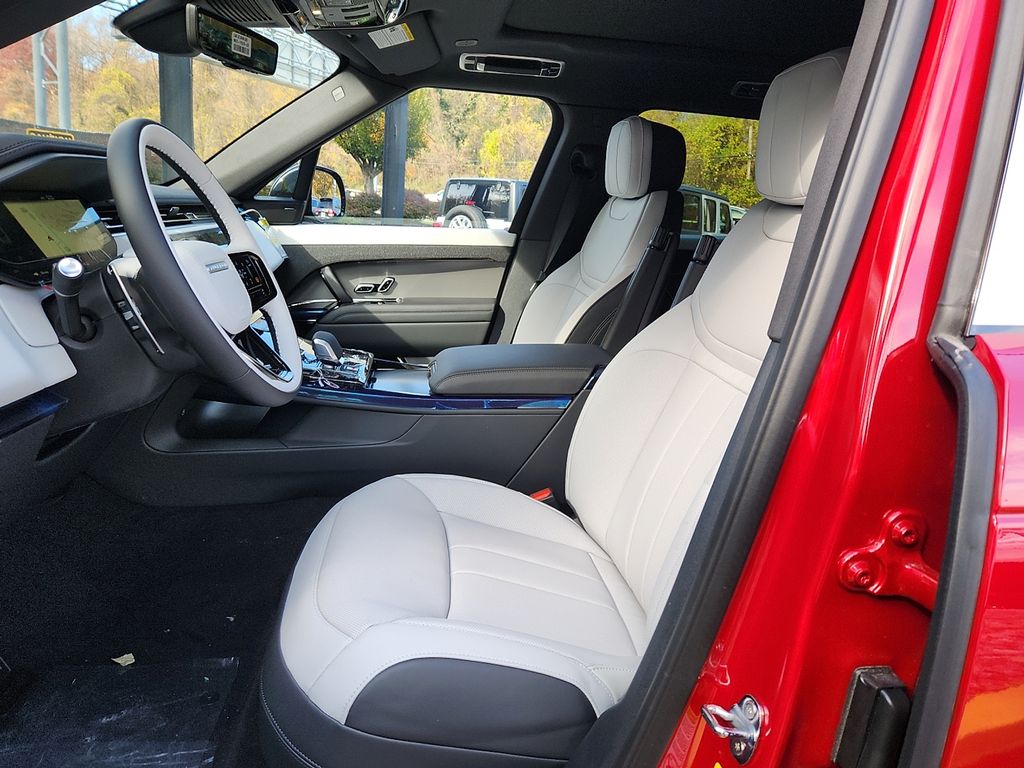 Thumbnail: 2025 Land Rover Range Rover Sport - 6