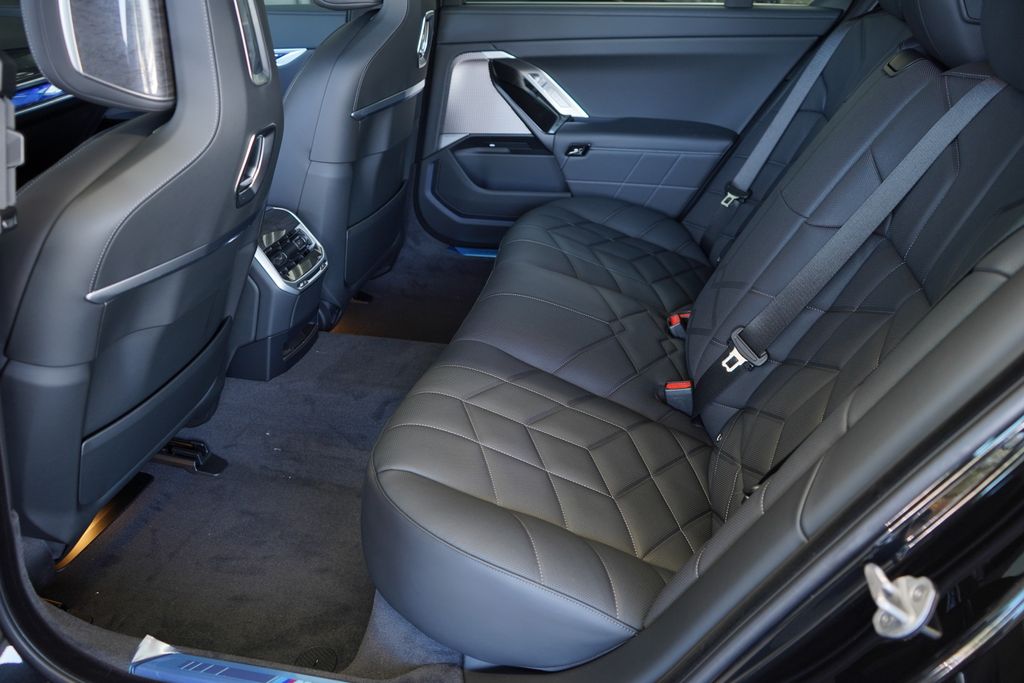 Thumbnail: 2026 BMW 7 Series - 21