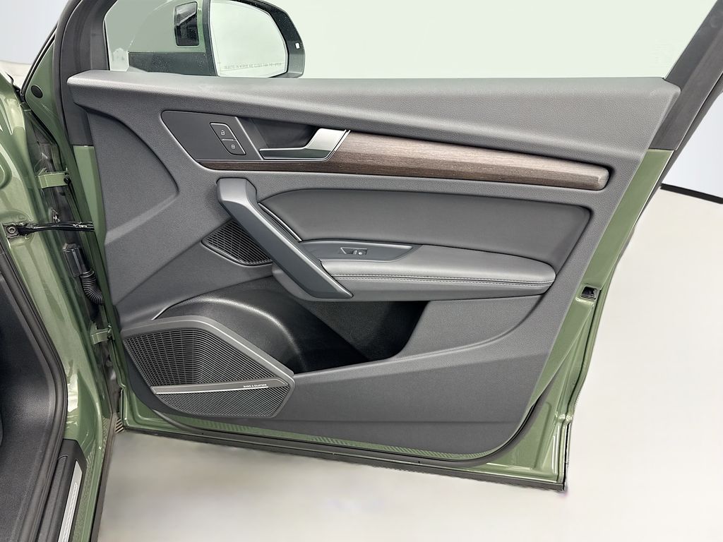 Thumbnail: 2025 Audi Q5 - 24