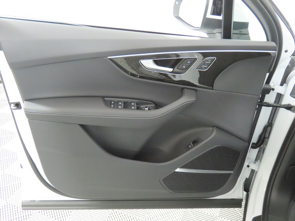 Thumbnail: 2026 Audi Q7 - 27