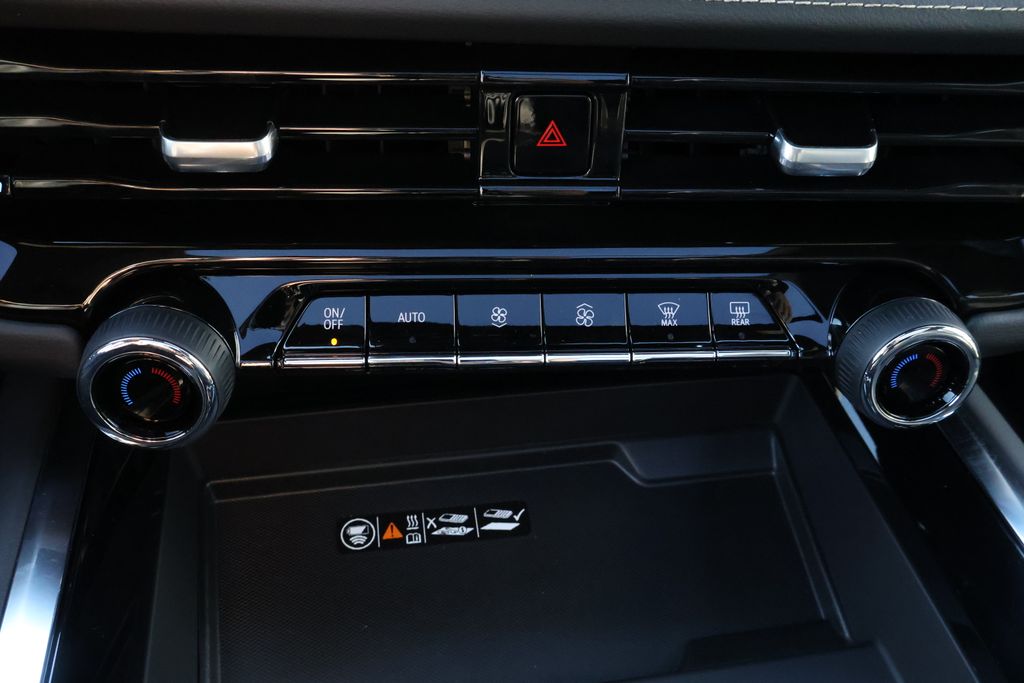 Thumbnail: 2026 Chevrolet Suburban - 30