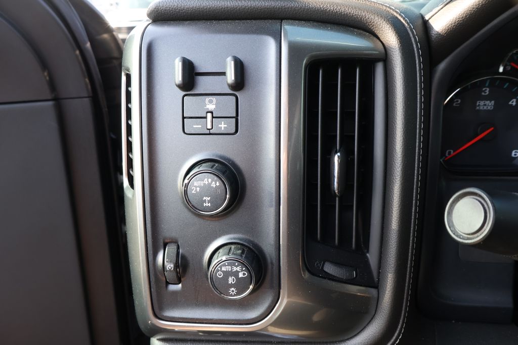 2018 Chevrolet Silverado 1500 LTZ 18