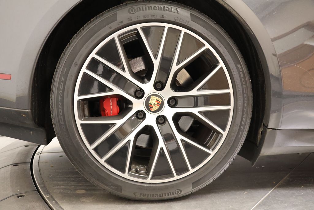 Thumbnail: 2021 Porsche Taycan - 11