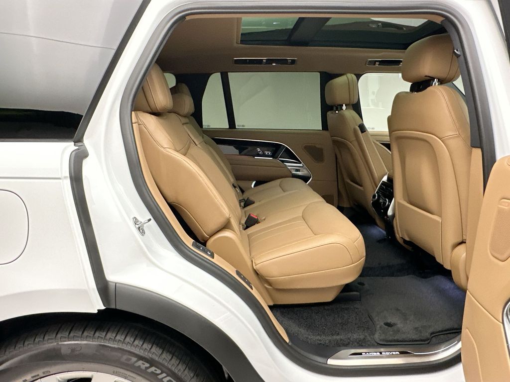 Thumbnail: 2025 Land Rover Range Rover - 5