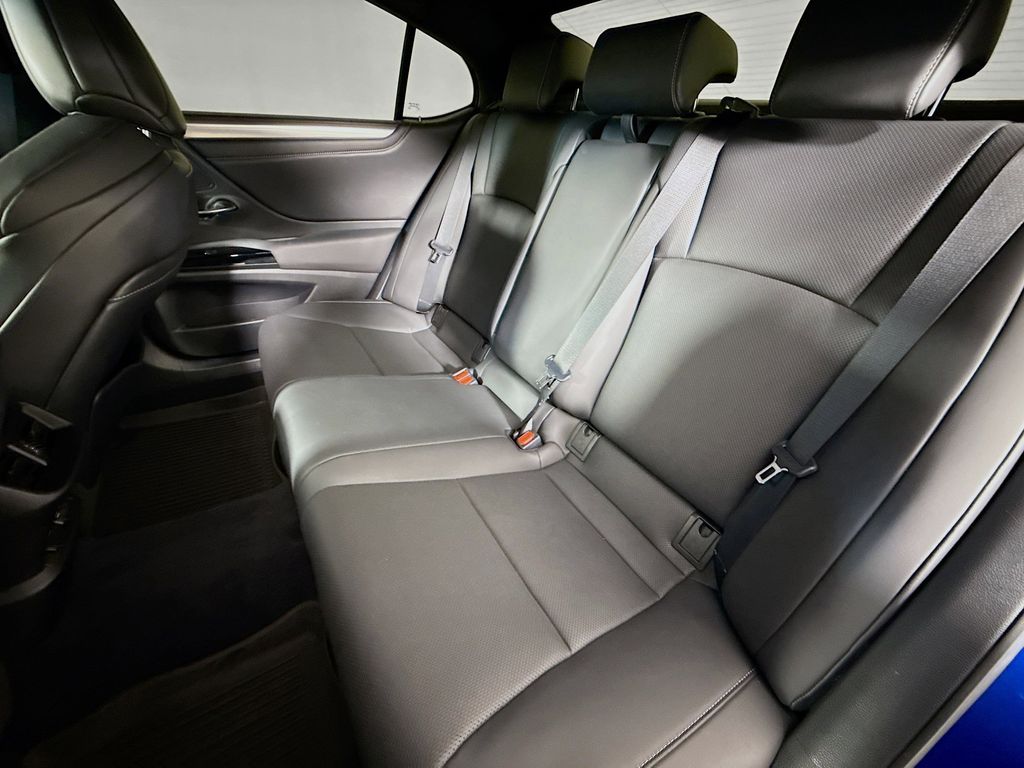 Thumbnail: 2022 Lexus ES - 25