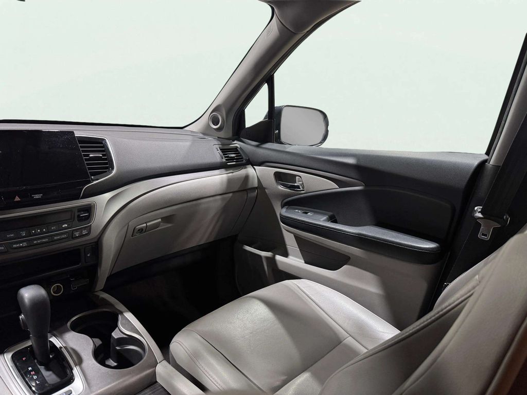 Certified Used 2019 Modern Steel Metallic Honda EX-L image 12