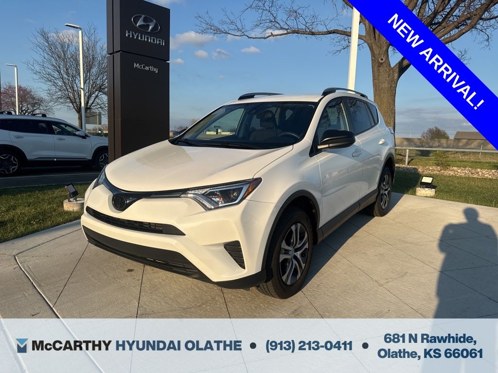 2018 Toyota RAV4 LE SUV/Crossover Tracción delantera 6 velocidades Automática