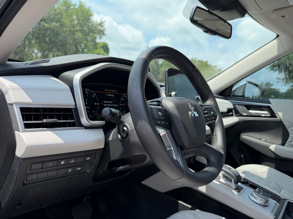 Used 2025 Mitsubishi Outlander PHEV SUV