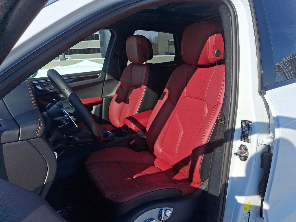 Thumbnail: 2026 Porsche Macan - 5