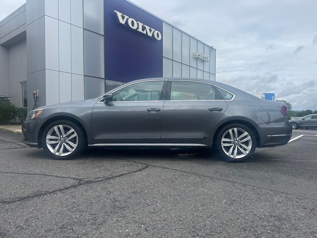 2017 Volkswagen Passat 1.8T SEL Premium