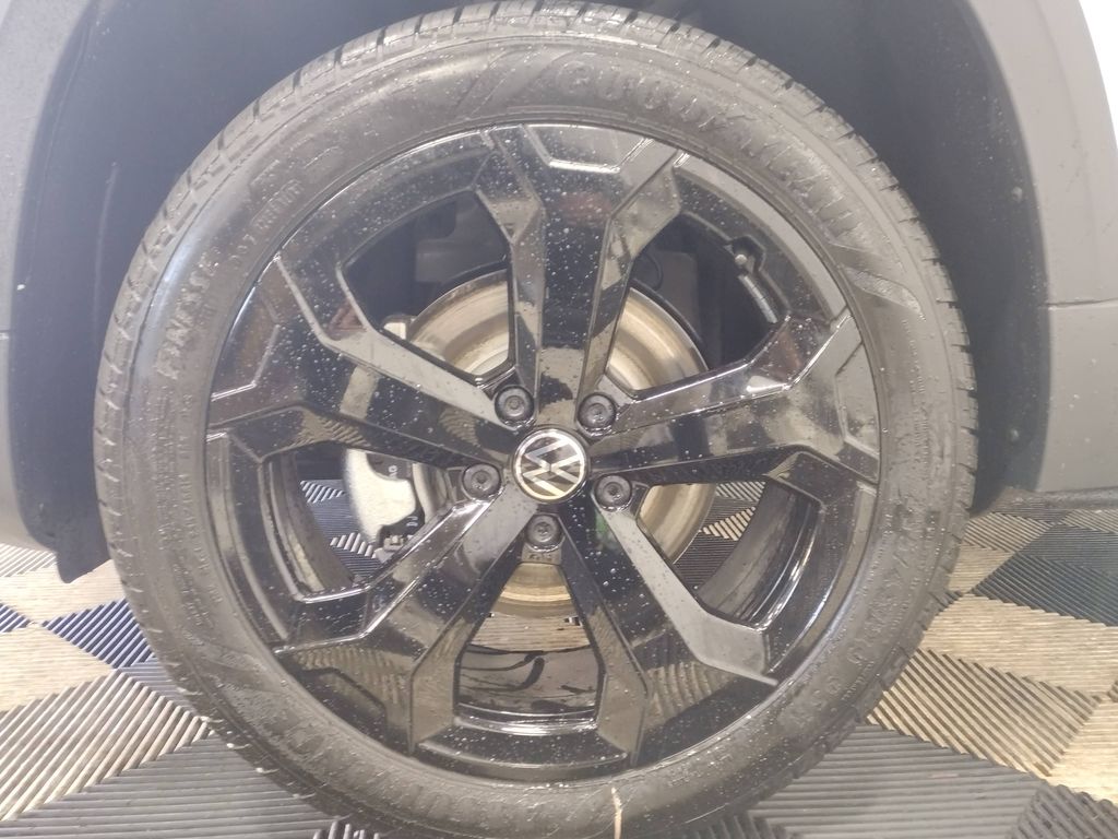 2025 Volkswagen Taos 1.5T SE Black