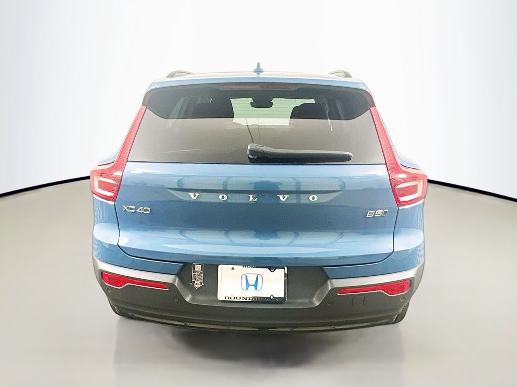 2023 Volvo XC40 B5 Plus 6