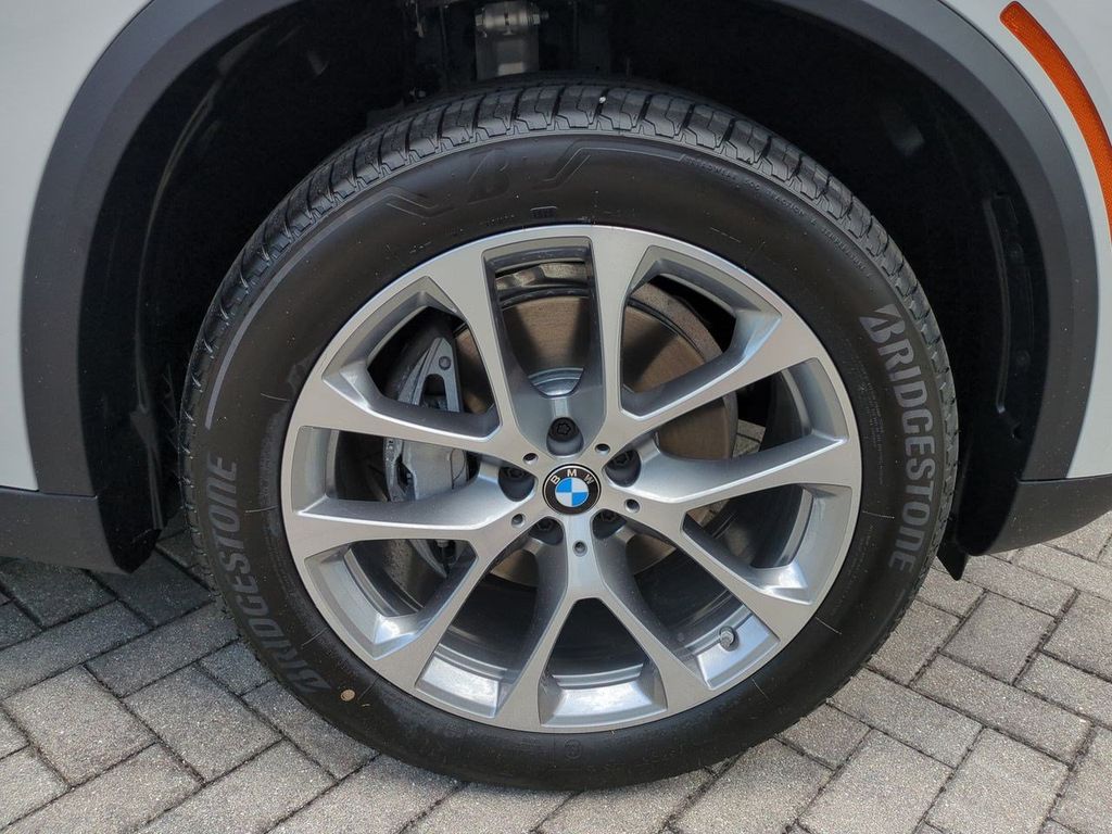 New 2026 White BMW sDrive40i image 11