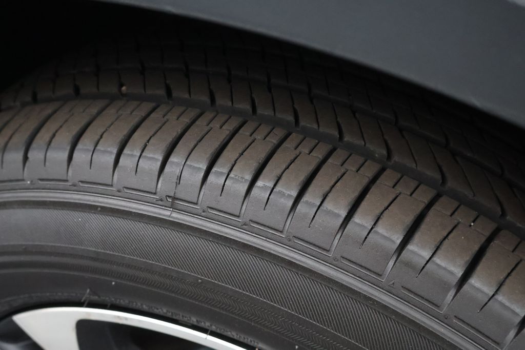 Thumbnail: 2022 Volkswagen Tiguan - 6