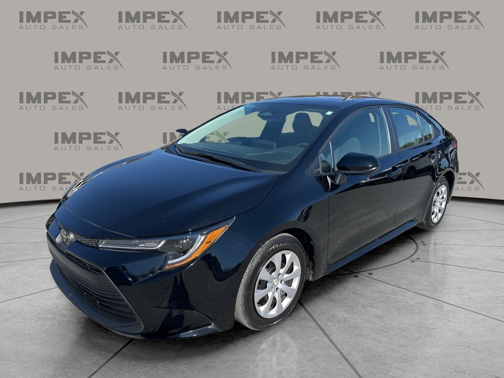 2025 Toyota Corolla LE's photo