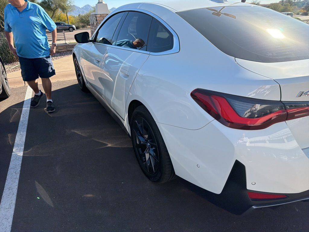 Thumbnail: 2022 BMW i4 - 4