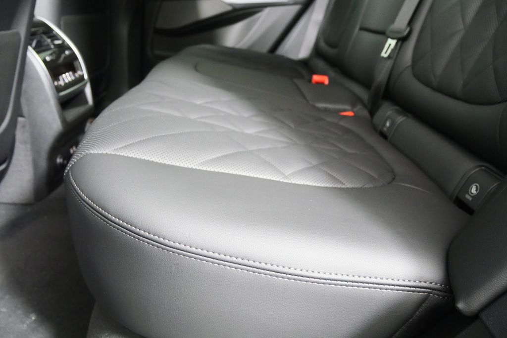 Thumbnail: 2026 BMW X5 - 15